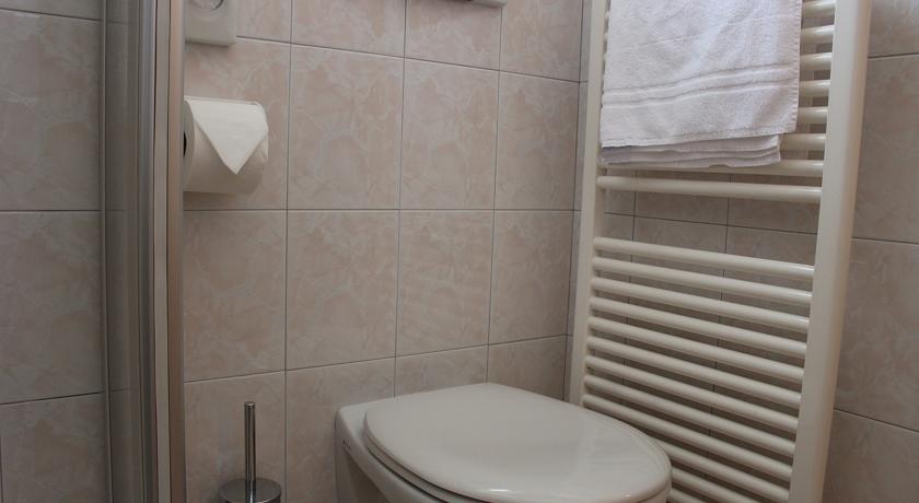 Schenna Garni Eden Bed & Breakfast Room photo